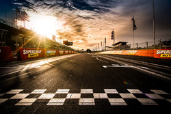 Track atmosphere