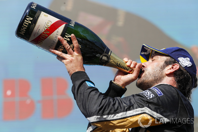 Jean-Eric Vergne, Techeetah disfruta de su Mumm Champagne en el podio