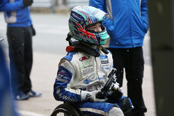 Billy Monger en el coche de carreras, regreso a probar el Carlin MSV Fórmula 3