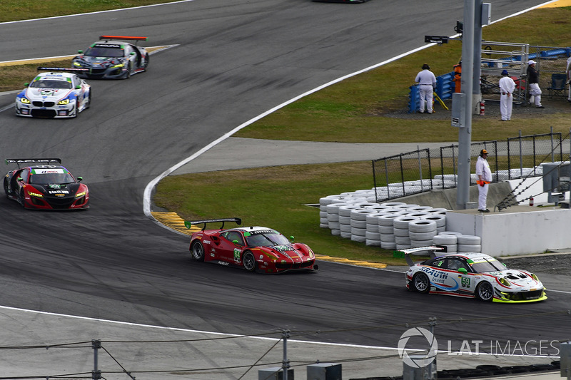 #59 Manthey Racing Porsche 911 GT3 R, GTD: Steve Smith, Harald Proczyk, Sven Muller, Matteo Cairoli, Randy Walls, #64 Scuderia Corsa Ferrari 488 GT3, GTD: Bill Sweedler, Townsend Bell, Frankie Montecalvo, Sam Bird