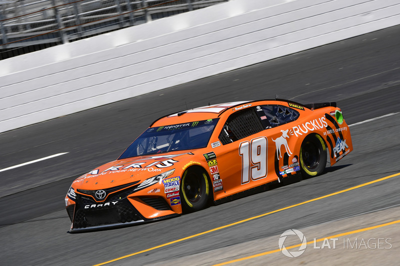 Daniel Suarez, Joe Gibbs Racing, Toyota Camry ARRIS