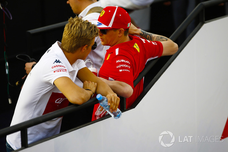 Marcus Ericsson, Sauber, and Kimi Raikkonen, Ferrari, in the drivers parade