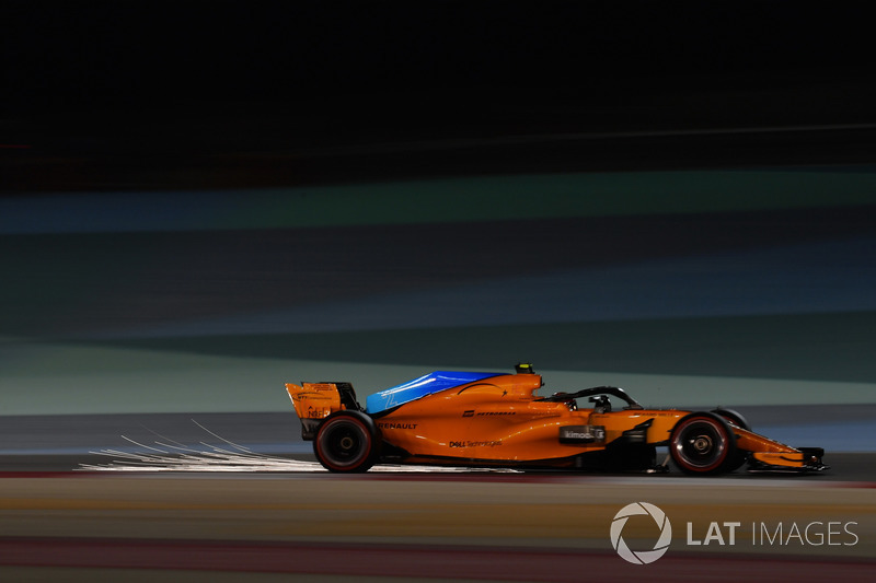 Stoffel Vandoorne, McLaren MCL33 saca chispas
