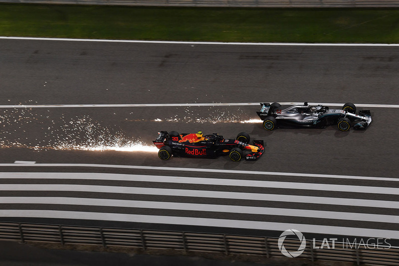 Max Verstappen, Red Bull RB14 and Lewis Hamilton, Mercedes-AMG F1 W09