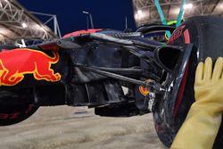 La voiture accidentée de Max Verstappen, Red Bull Racing RB14