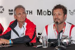 Enrique Mansilla (izq.), presidente de la Porsche GT3 Cup Trophy Argentina, y Juan Manuel Castelli, CEO de la categoría