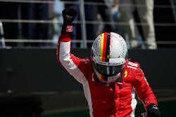 Yarış galibi Sebastian Vettel, Ferrari, Parc Ferme