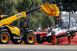 De wagen van Romain Grosjean, Haas VF-18 na zijn crash