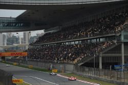 Экипаж №25 команды CEFC Manor, Oreca 07 Gibson: Роберто Гонсалес, Симон Труммер, Виталий Петров