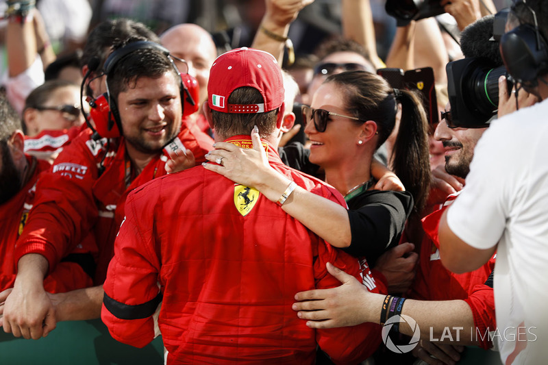 Kimi Raikkonen, Ferrari avec sa famille et son équipe dans le parc fermé