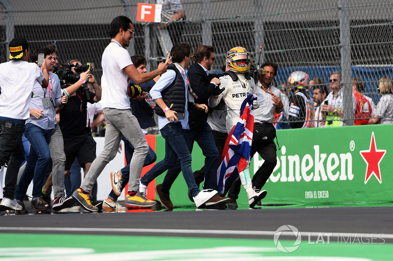 Le Champion du monde 2017 Lewis Hamilton, Mercedes AMG F1