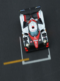 #8 Toyota Gazoo Racing Toyota TS050-Hybrid: Sebastien Buemi, Anthony Davidson, Kazuki Nakajima