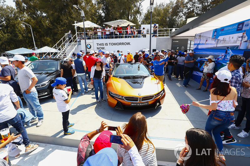 BMW i8 en la eVillage
