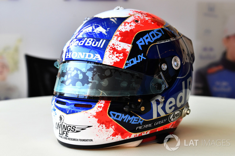 Шлем пилота Scuderia Toro Rosso Пьера Гасли