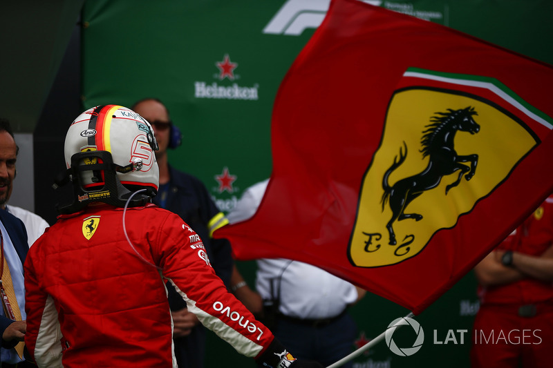 Yarış galibi Sebastian Vettel, Ferrari, parc ferme