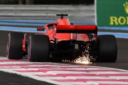 Sebastian Vettel, Ferrari SF71H saca chispas