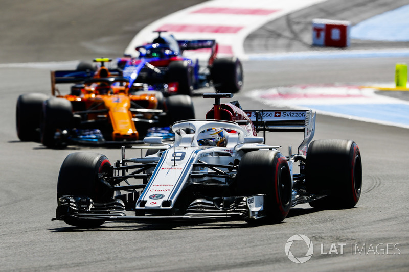Marcus Ericsson, Sauber C37, Stoffel Vandoorne, McLaren MCL33
