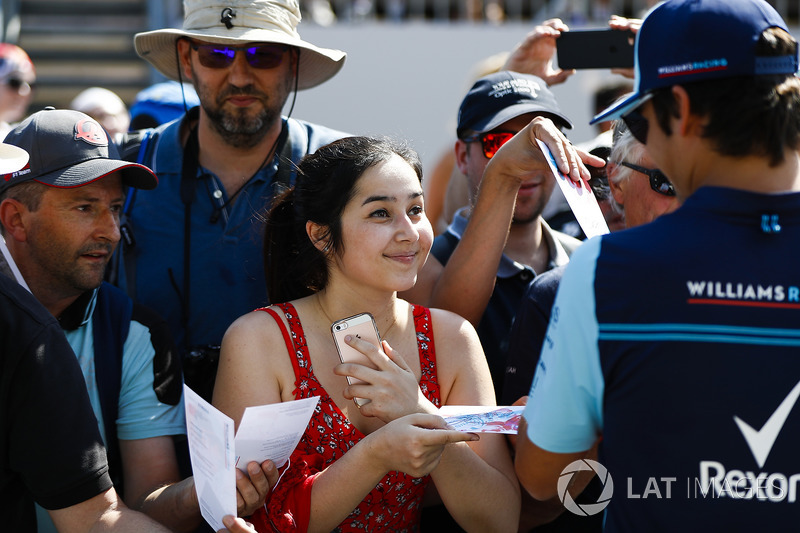 Lance Stroll, Williams Racing, signs autographs for fans