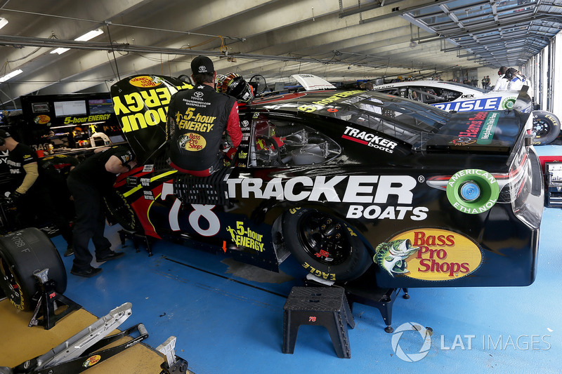 Martin Truex Jr., Furniture Row Racing, Toyota Camry 5hour ENERGY/Bass
