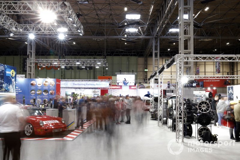 Una vista general de los aficionados en el Autosport International 2020