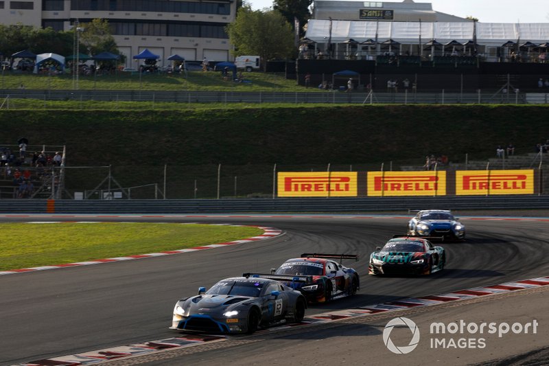 #62 R-Motorsport Aston Martin Vantage AMR GT3: Marvin Kirchhöfer, Hugo de Sadeleer, Ricky Collard