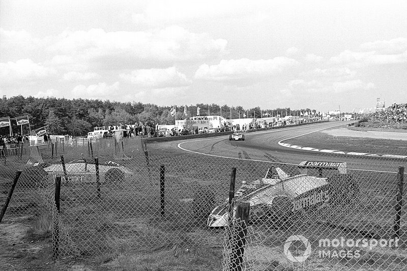 Crash: Nelson Piquet, Brabham BT49, Jochen Mass, Arrows A3