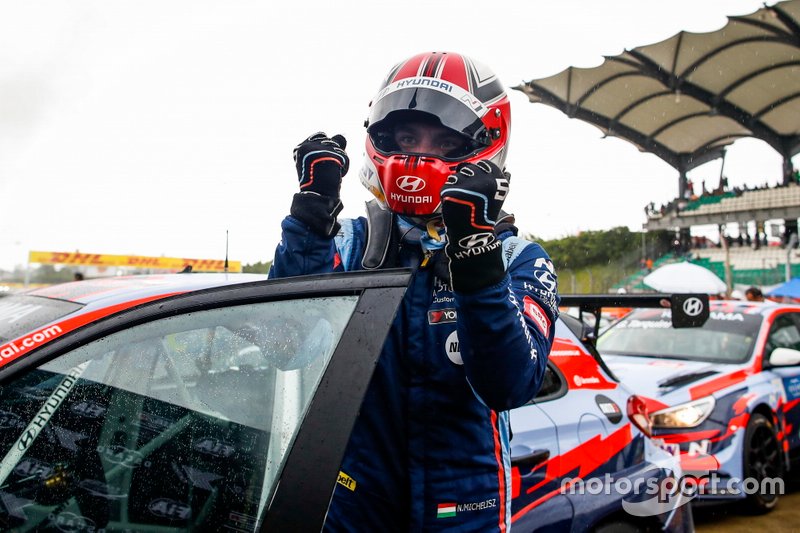 Race winner Norbert Michelisz, BRC Hyundai N Squadra Corse Hyundai i30 N TCR