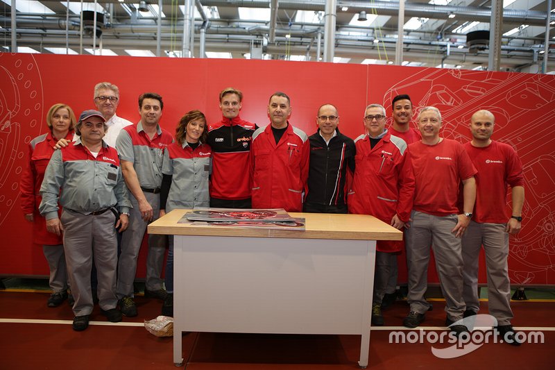 Visita di Chaz Davies agli stabilimenti Brembo