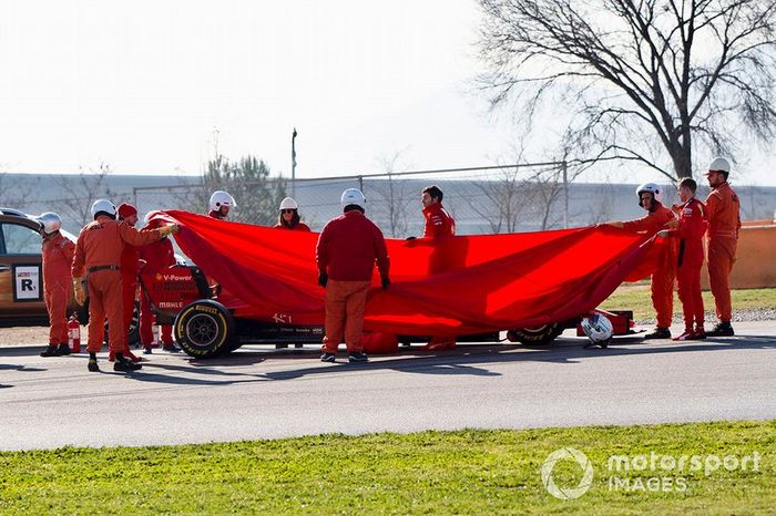 Sebastian Vettel, Ferrari SF1000 stops on track