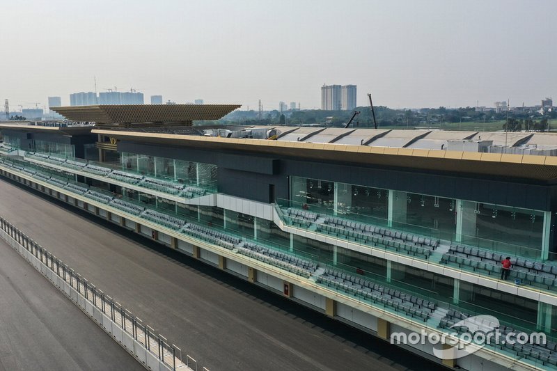 No momento, o GP do Vietnã também está confirmado, mas as dúvidas quanto a realização de sua etapa inaugural crescem a cada dia, junto com o aumento no número de casos no país, localizados principalmente na região de Hanoi, capital e cidade que receberá o evento