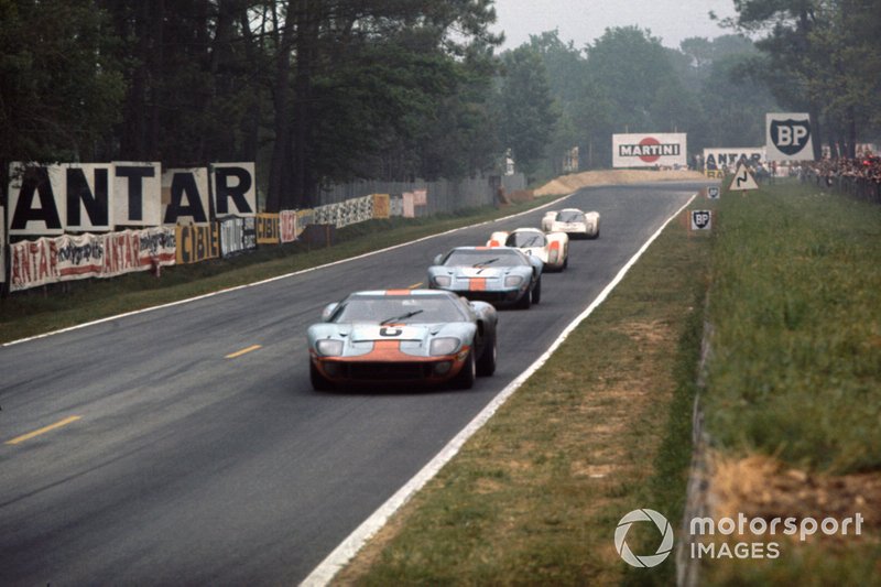 Jacky Ickx, Jackie Oliver, Ford GT40, David Hobbs, Mike Hailwood, Ford GT40, Hans Herrmann, Gerard Larrousse, Porsche 908, y Rudi Lins, Willi Kauhsen, Porsche 908