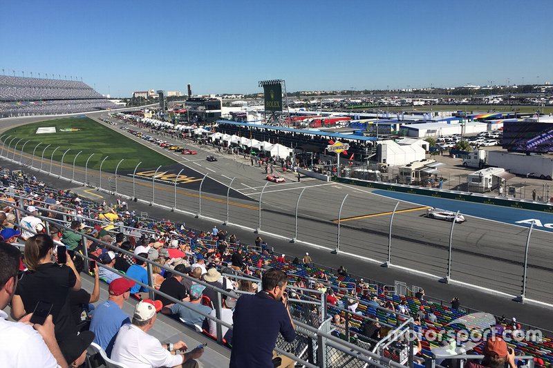 Start Grid pulls away