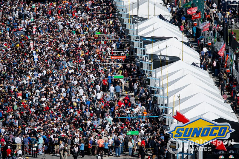 Fan walk, grid, fans