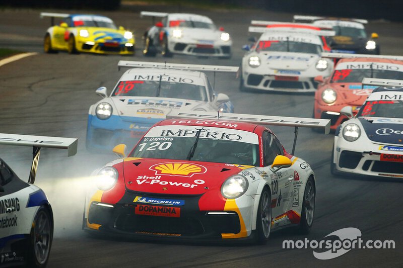 Disputa da Carrera Cup 40 em Interlagos