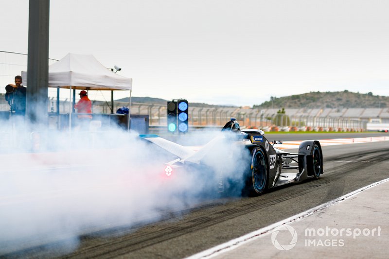 Stoffel Vandoorne, Mercedes Benz EQ Formula, EQ Silver Arrow 01, doing a burn out