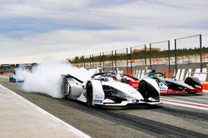 Edoardo Mortara, Venturi, EQ Silver Arrow 01, et Lucas Di Grassi, Audi Sport ABT Schaeffler, Audi e-tron FE06