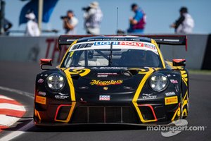 #1 Earl Bamber Motorsport Porsche GT3 R: Earl Bamber, Laurens Vanthoor, Craig Lowndes