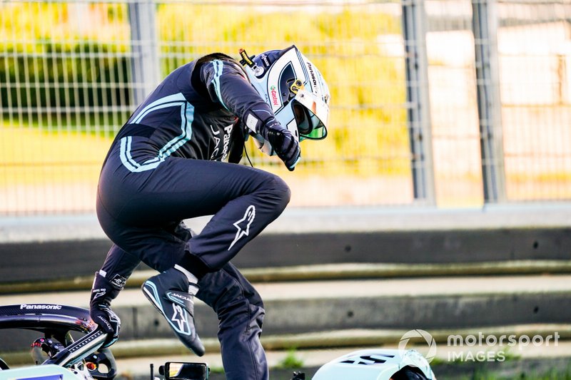 James Calado, Panasonic Jaguar Racing sale de su dañado Jaguar I-Type 4