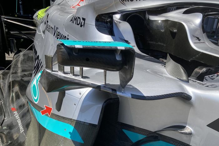 Detalle del espejo del Mercedes W13