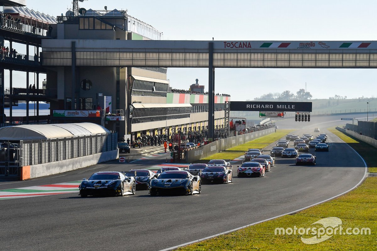 La partenza di Gara 2 del Trofeo Pirelli