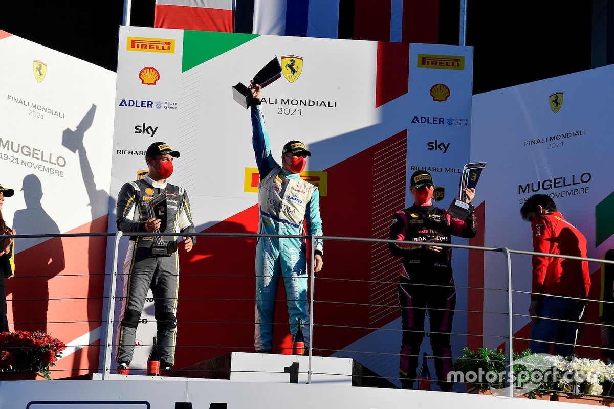 Il podio di Gara 2 del Trofeo Pirelli: secondo classificato #3, Niccolò Schirò, Rossocorsa, primo classificato #66, Luka Nurmi, Formula Racing, terzo classificato #83, Michelle Gatting, Scuderia Niki - Iron Lynx     