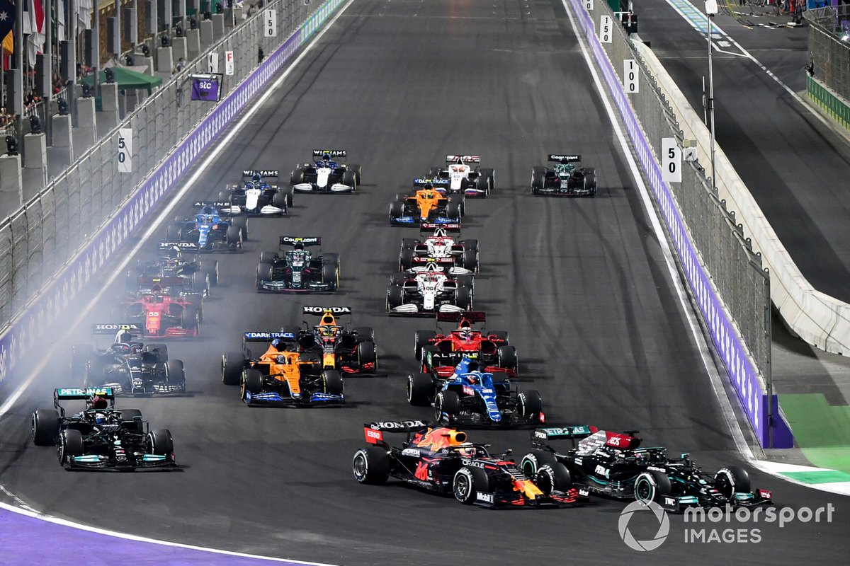 Lewis Hamilton, Mercedes W12, Max Verstappen, Red Bull Racing RB16B, Valtteri Bottas, Mercedes W12, Esteban Ocon, Alpine A521