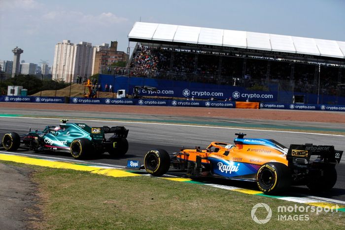 Sebastian Vettel, Aston Martin AMR21, Daniel Ricciardo, McLaren MCL35M