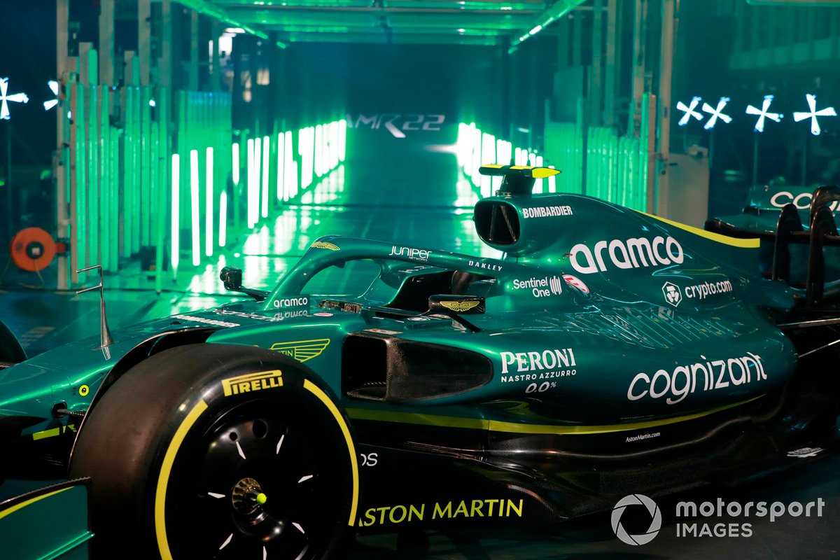 Presentación del Aston Martin AMR22