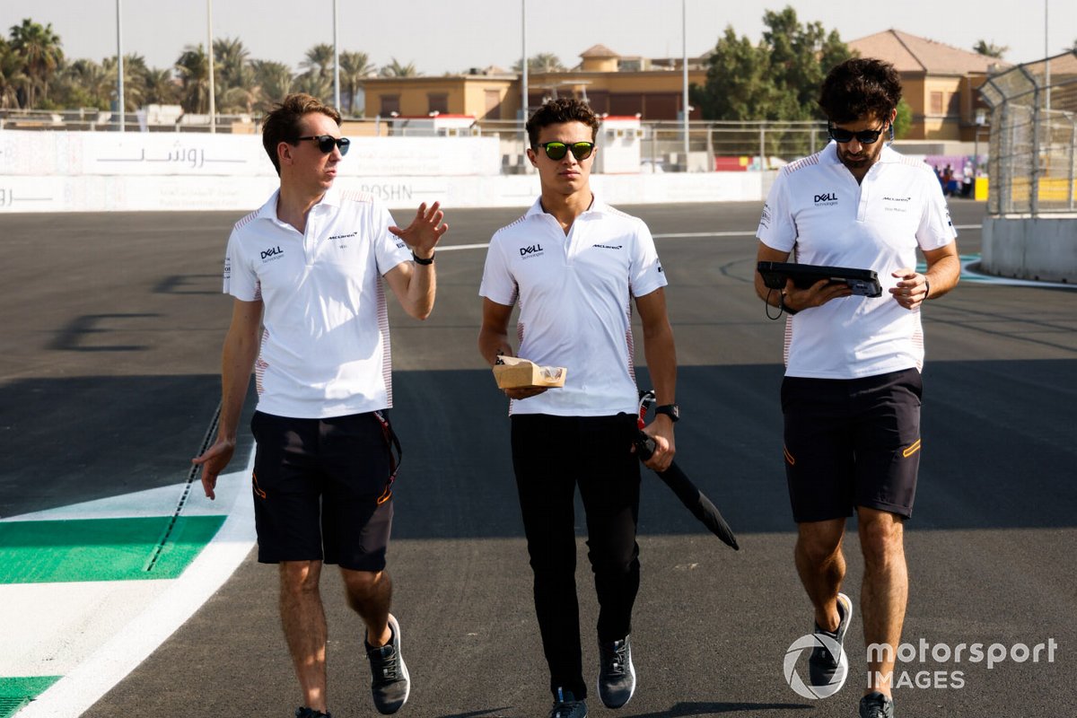 Lando Norris, McLaren, découvre la piste