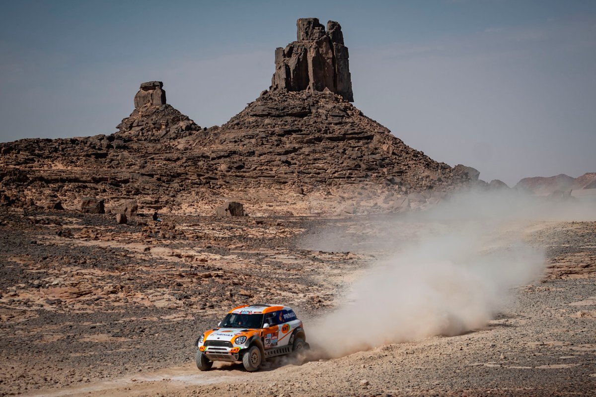 #238 X-Raid Mini John Cooper Works Rally Mini: Laia Sanz, Maurizio Gerini