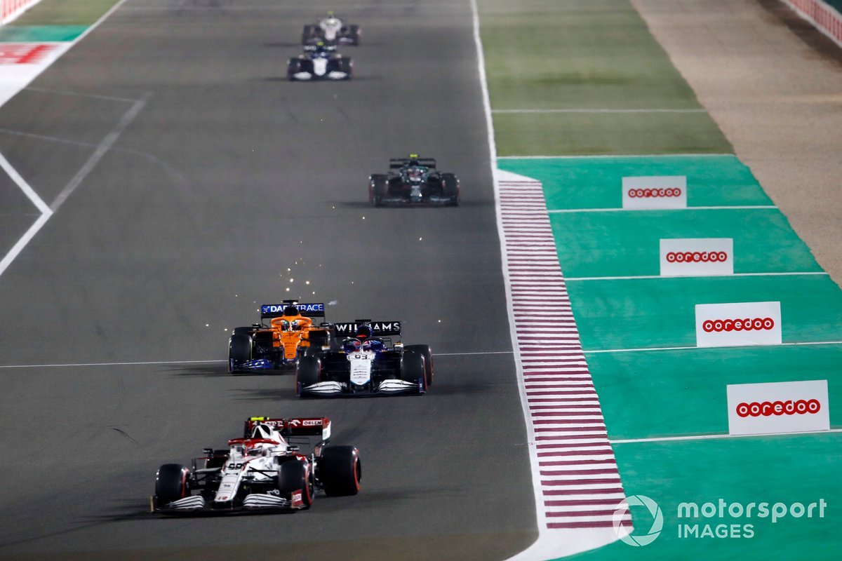 Antonio Giovinazzi, Alfa Romeo Racing C41, George Russell, Williams FW43B, e Daniel Ricciardo, McLaren MCL35M