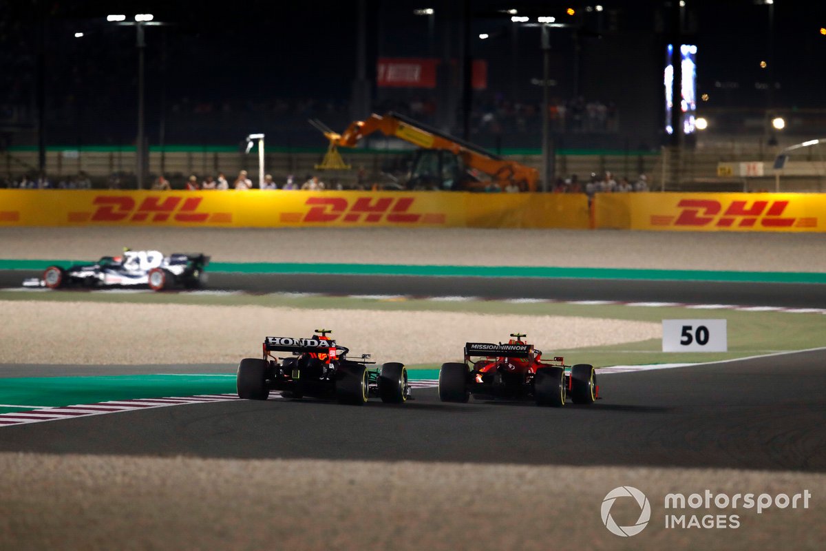 Carlos Sainz Jr, Ferrari SF21, Sergio Pérez, Red Bull Racing RB16B