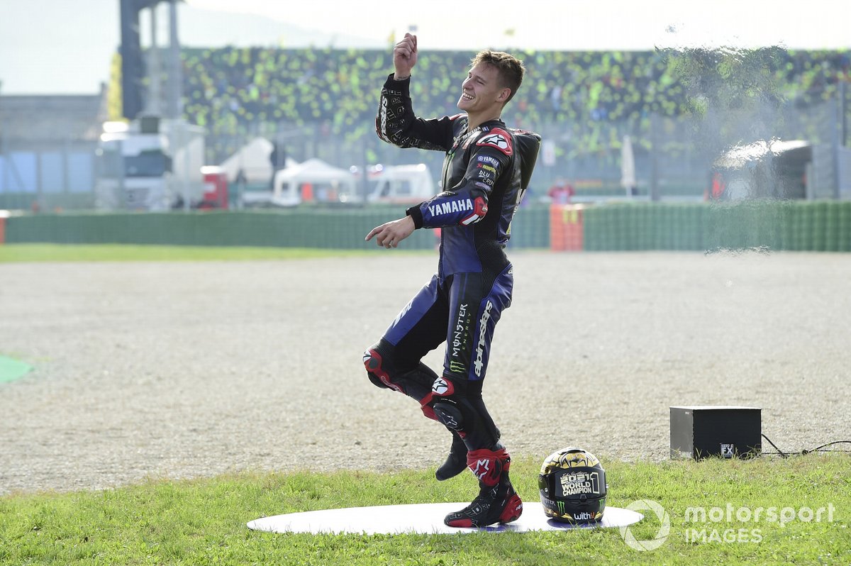 El Campeón del Mundo Fabio Quartararo, Yamaha Factory Racing celebra