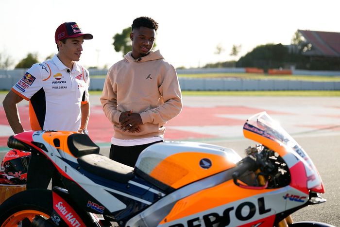 Ansu Fati, FC Barcelona, y Marc Márquez, Repsol Honda Team